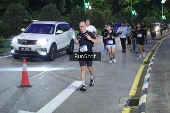Runner Photo 4246635