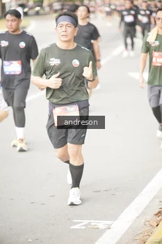 Runner Photo 4246763