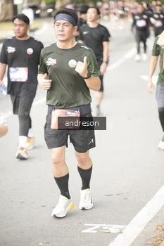 Runner Photo 4246773
