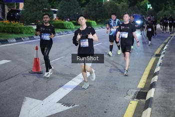 Runner Photo 4247135