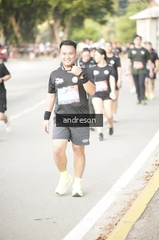 Runner Photo 4247224