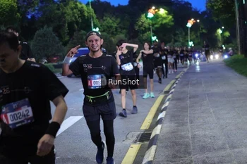 Runner Photo 4247318