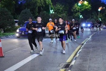 Runner Photo 4247376