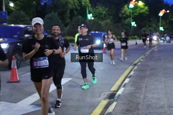 Runner Photo 4247393