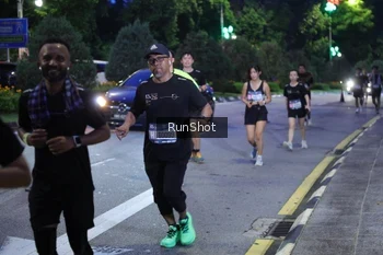 Runner Photo 4247399