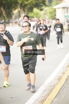 Runner Photo 4247412
