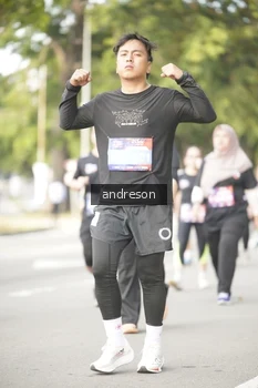 Runner Photo 4247455