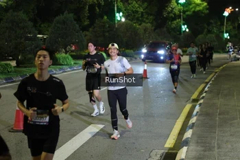 Runner Photo 4247472
