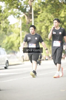 Runner Photo 4247624