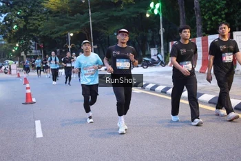 Runner Photo 4247680