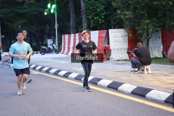 Runner Photo 4247852