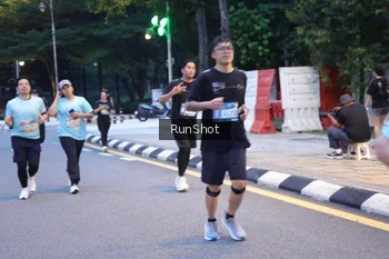 Runner Photo 4247873