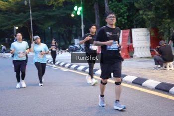 Runner Photo 4247878