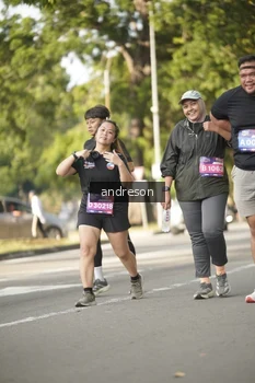 Runner Photo 4247993