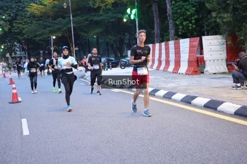 Runner Photo 4248043