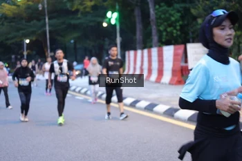 Runner Photo 4248056