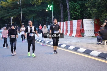 Runner Photo 4248059