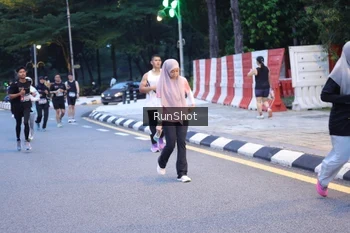 Runner Photo 4248101