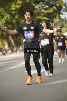 Runner Photo 4248116