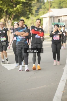 Runner Photo 4248171