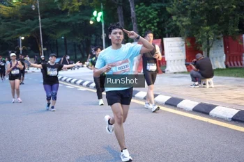 Runner Photo 4248223