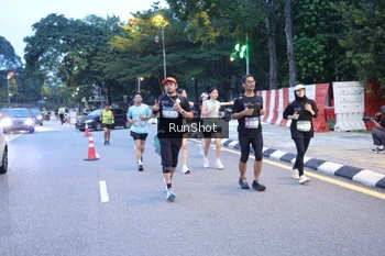 Runner Photo 4248274