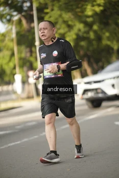 Runner Photo 4248406