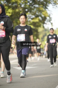 Runner Photo 4248466