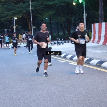 Runner Photo 4248546