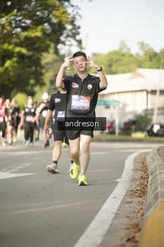 Runner Photo 4248625