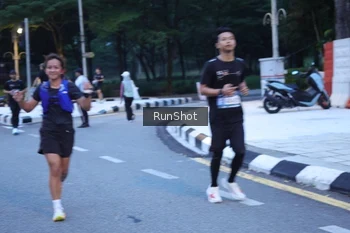Runner Photo 4248735
