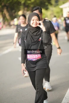 Runner Photo 4249141