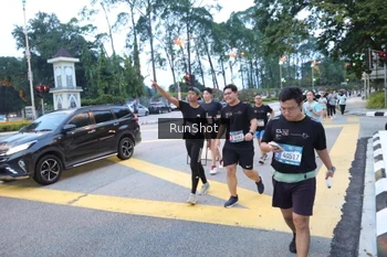 Runner Photo 4249256