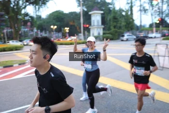 Runner Photo 4249378