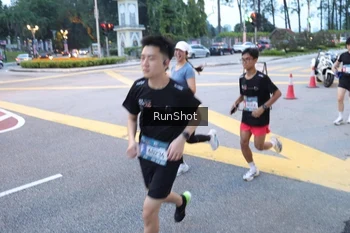 Runner Photo 4249388