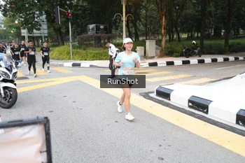 Runner Photo 4251172