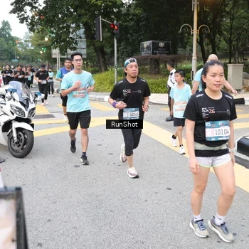 Runner Photo 4251293