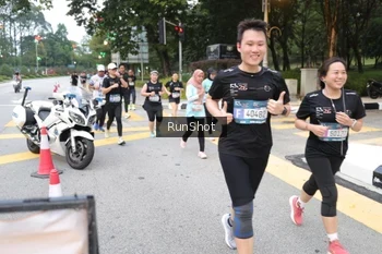 Runner Photo 4251368
