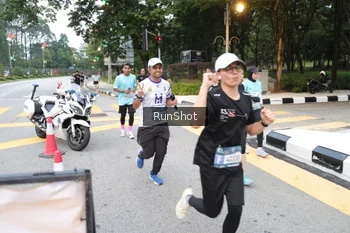 Runner Photo 4251372