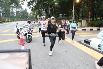 Runner Photo 4251382