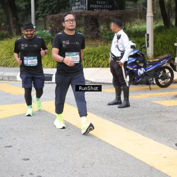 Runner Photo 4251407
