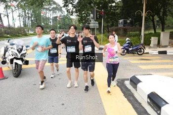 Runner Photo 4253305