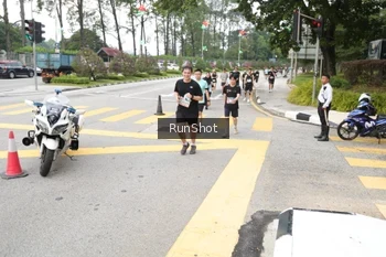 Runner Photo 4253335