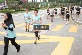 Runner Photo 4253372