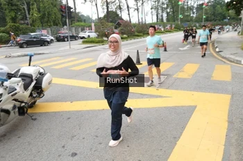 Runner Photo 4253561
