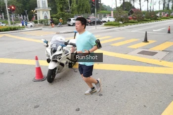 Runner Photo 4253566