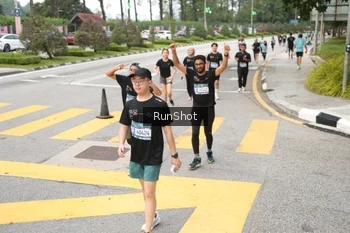 Runner Photo 4254011