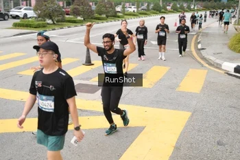 Runner Photo 4254019