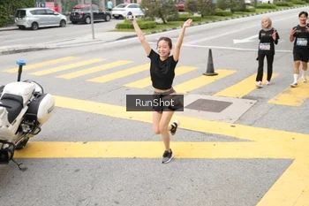 Runner Photo 4254040