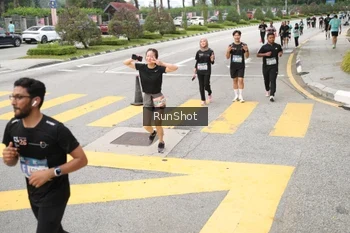 Runner Photo 4254043